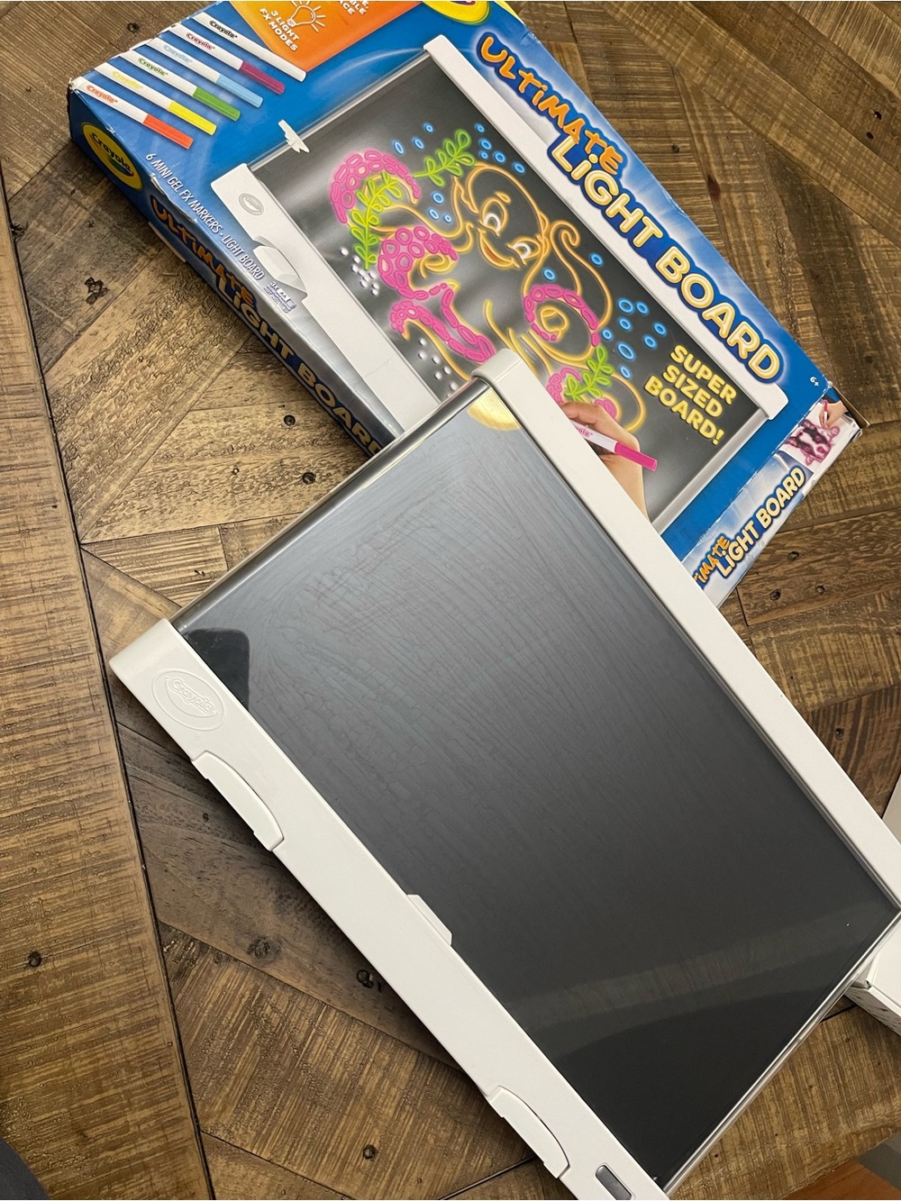 the Crayola Ultimate Light Board
